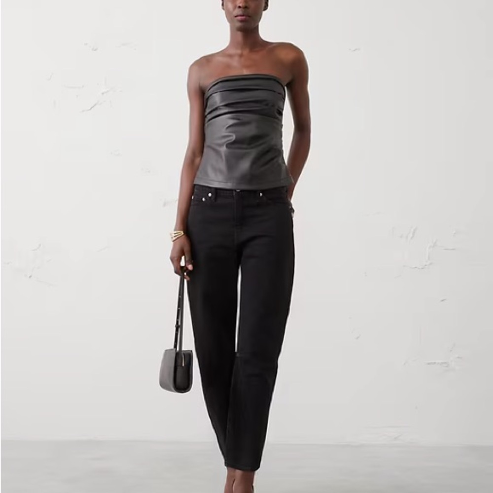 Banana Republic Black Strapless faux leather pleated bustier 🩶